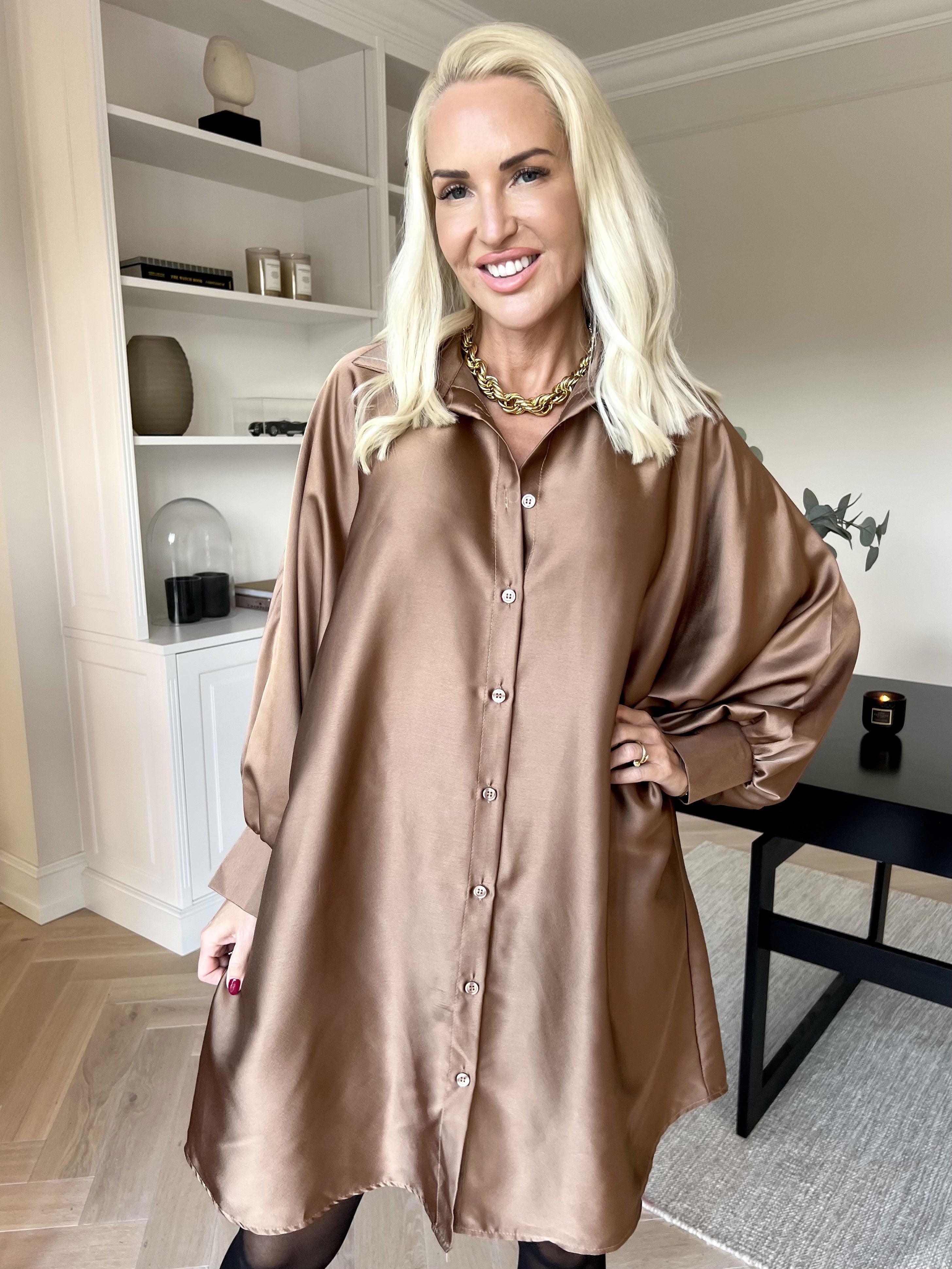 Feliciti long - Shiny skjortekjole med flagermusærmer